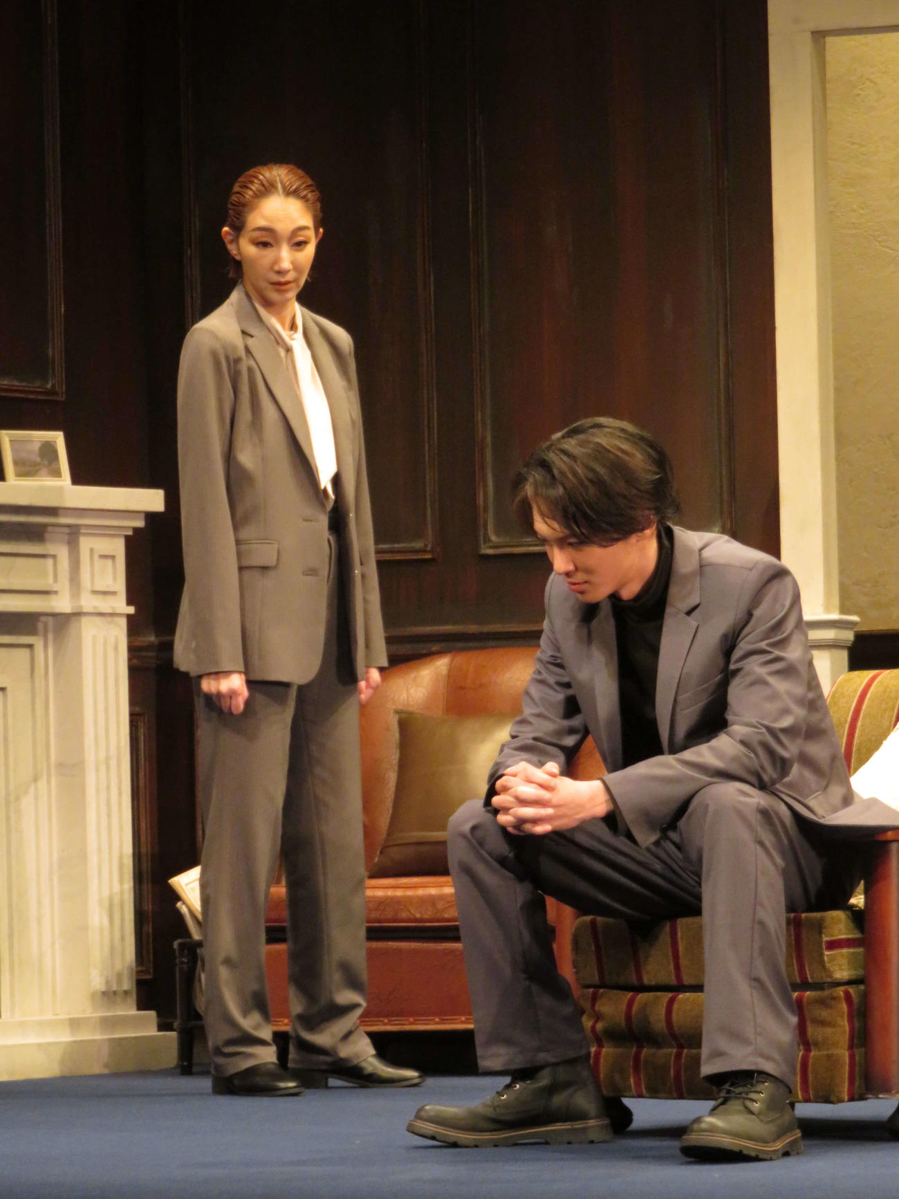 ノサカラボ「THE MOUSETRAP」ゲネプロに臨む金子隼也（手前）。奥は紅ゆずる