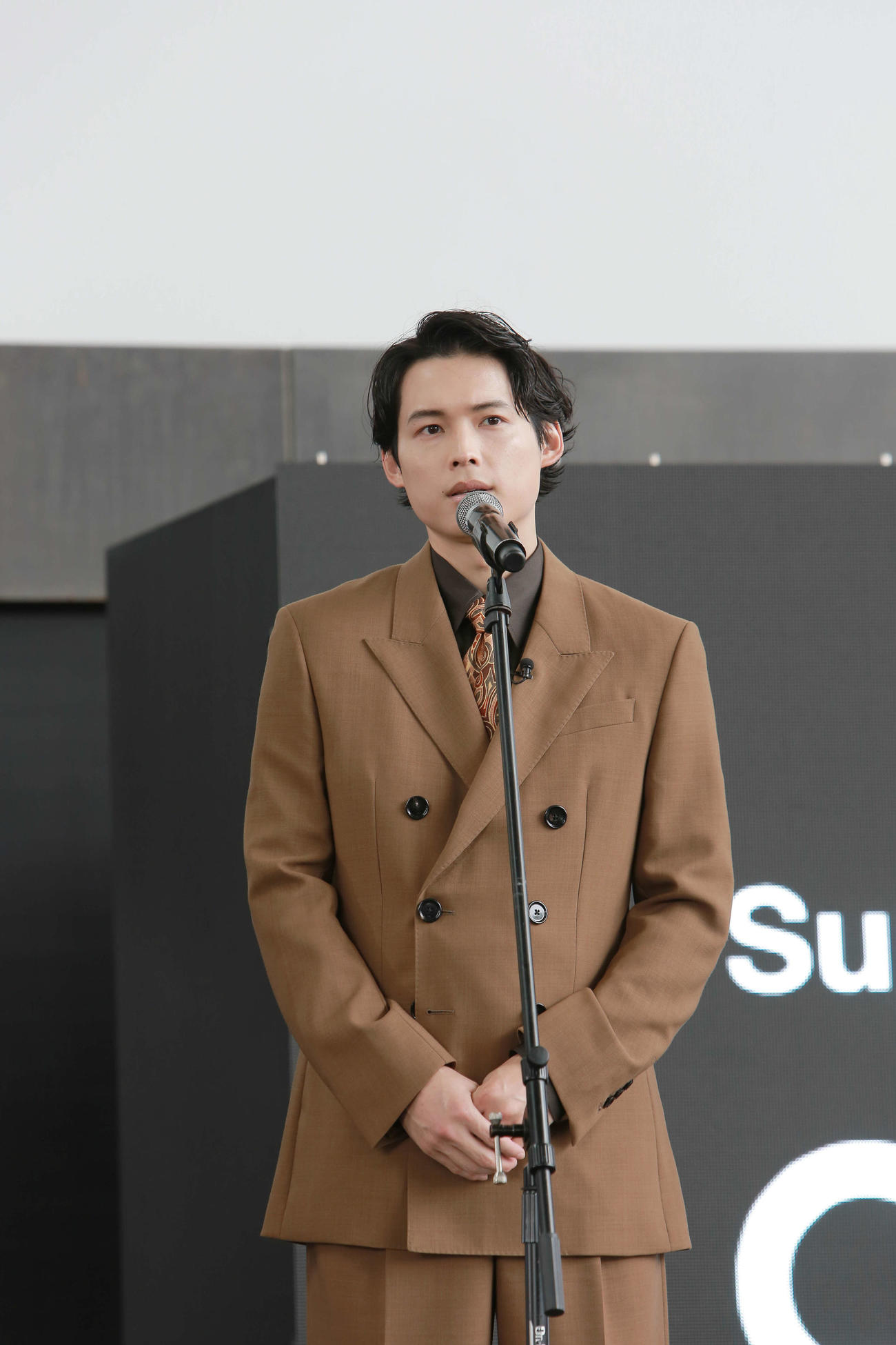 第30回釜山国際映画祭に出席した松村北斗