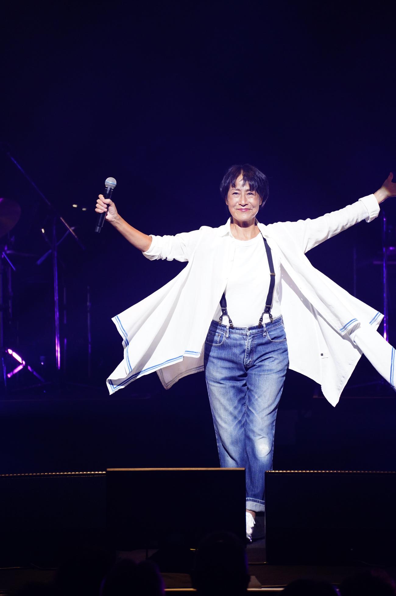 45周年ライブを行ったシンガー・ソングライターEPO