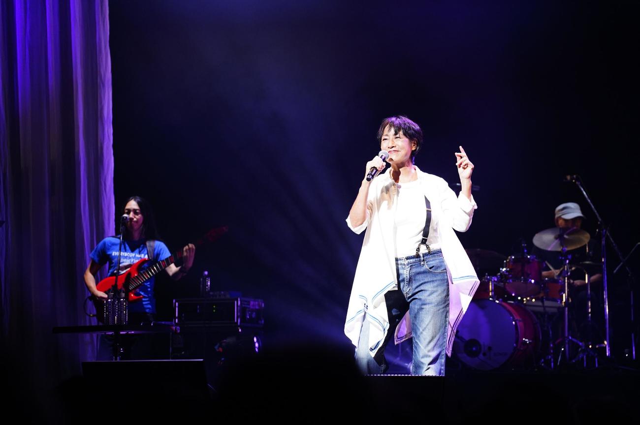 45周年ライブを行ったシンガー・ソングライターEPO