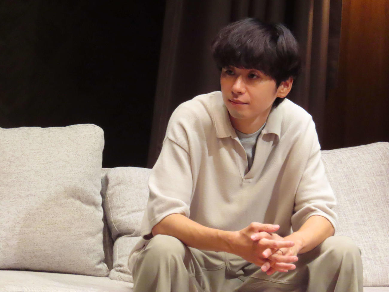 舞台「ここが海」に出演する橋本淳