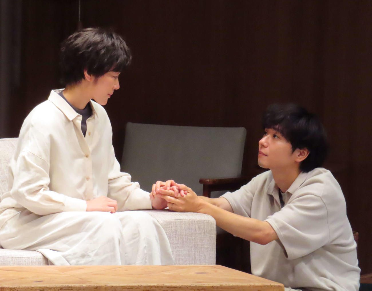 舞台「ここが海」に出演する黒木華（左）、橋本淳