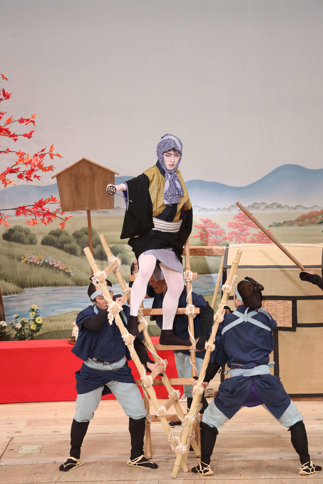 「駕籠や捕物帳（かごやとりものちょう）」に出演した辰巳ゆうと（写真中央）