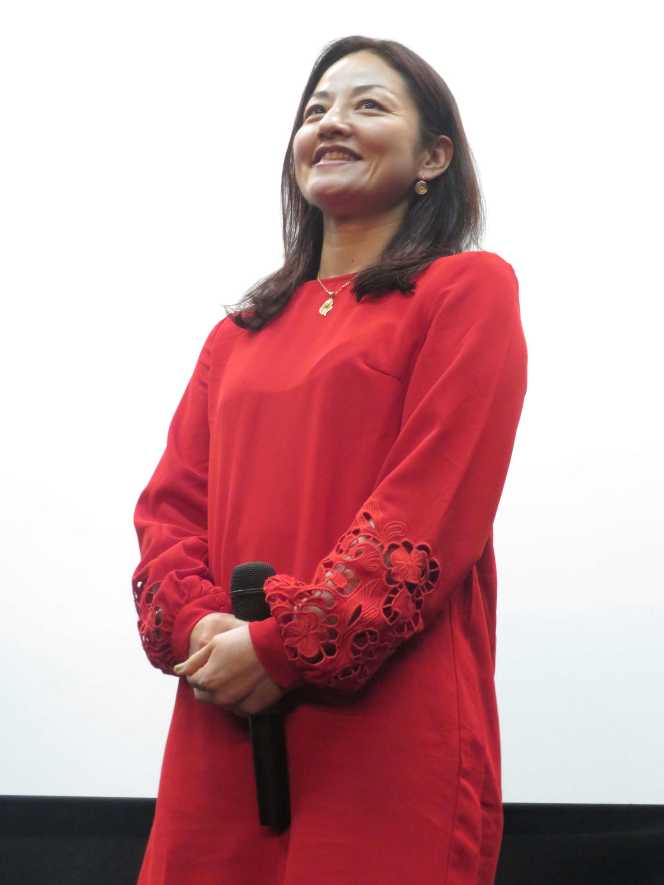 映画「蘭島行」初日舞台あいさつに登壇した輝有子
