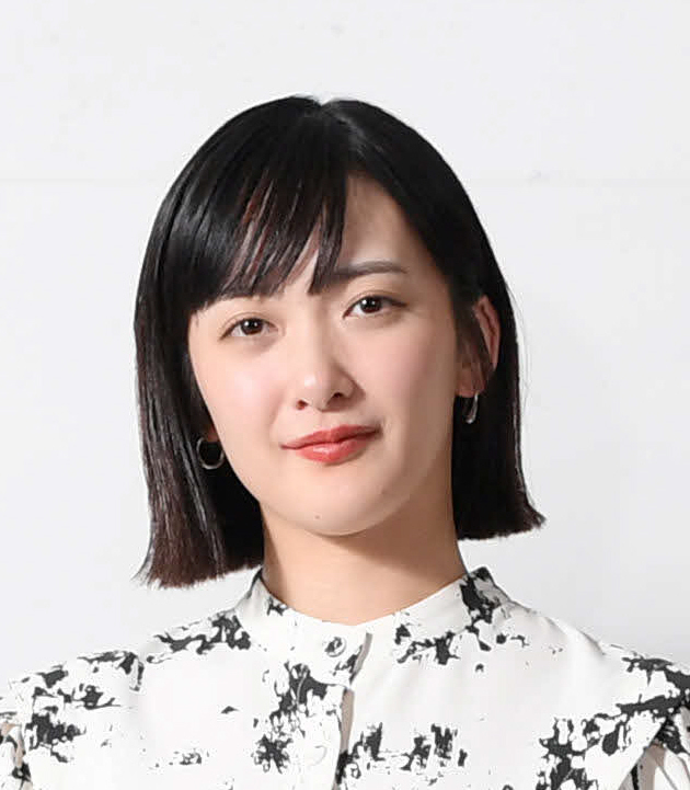 緑黄色社会のボーカル＆ギター長屋晴子（2023年7月撮影）
