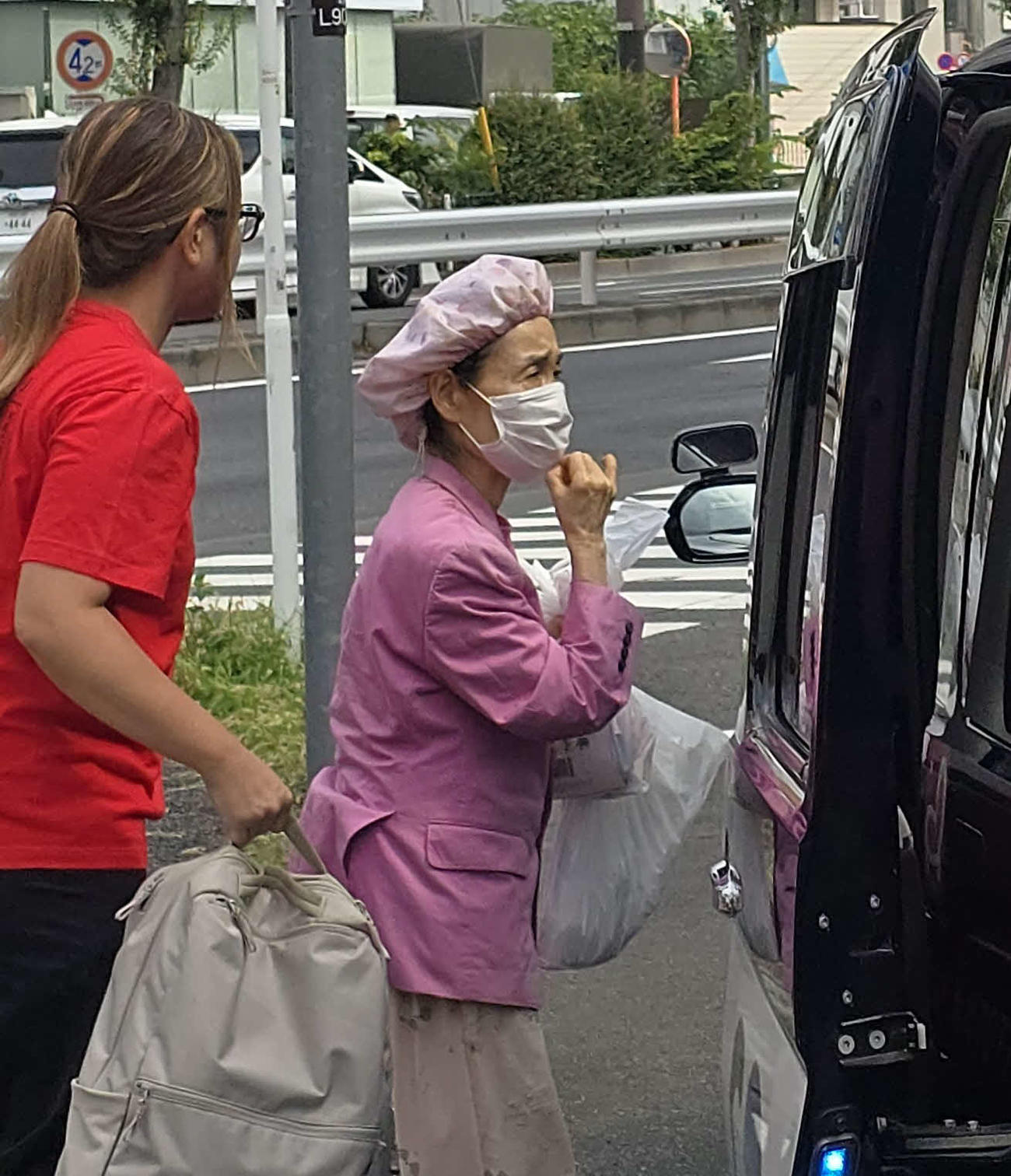 火災から一夜明け、タクシーで帰宅した林家パー子