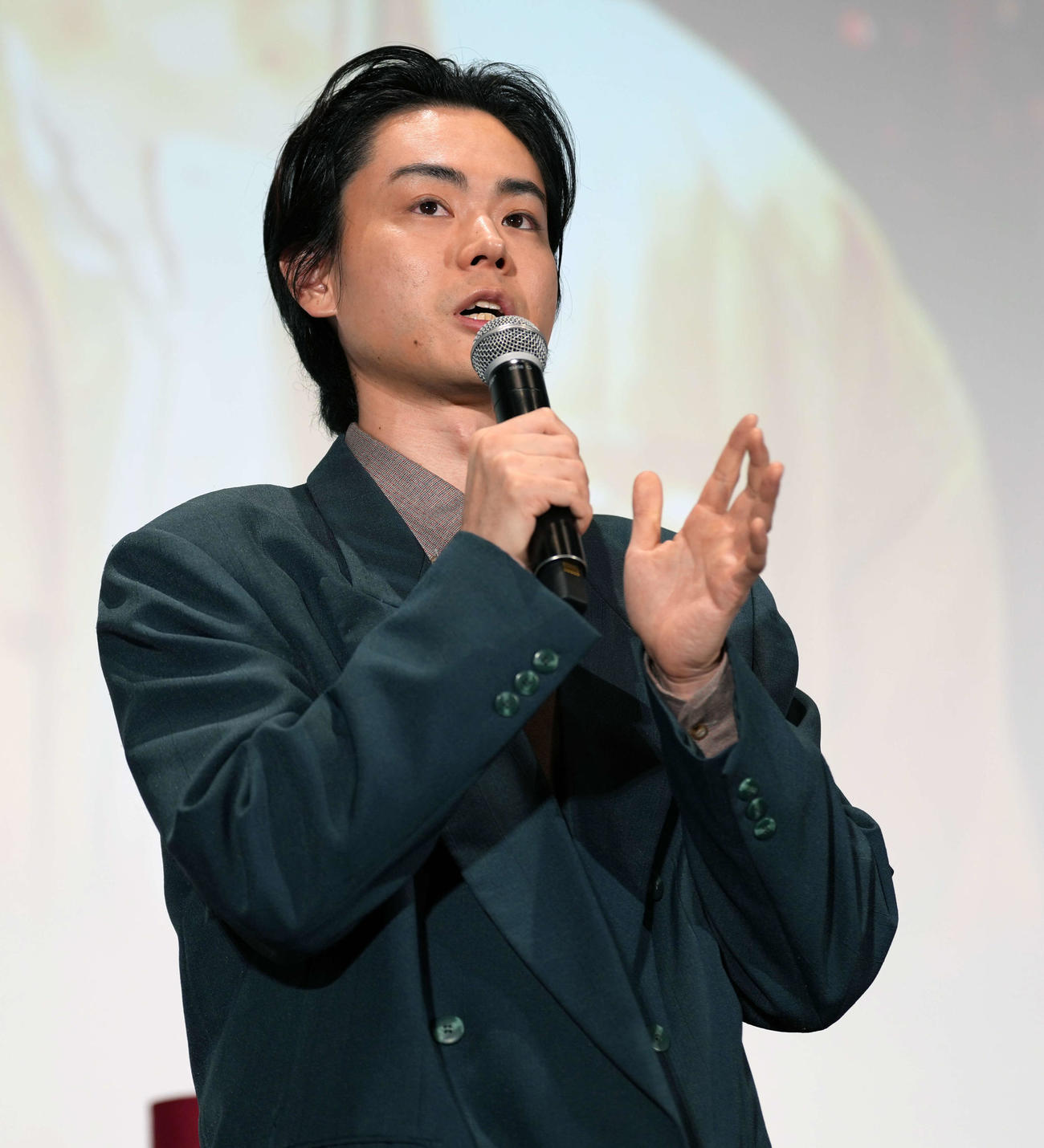 ドラマ「もしもこの世が舞台なら、楽屋はどこにあるのだろう」第1話完成披露試写会に登場し思いを語る菅田将暉（撮影・小島史椰）