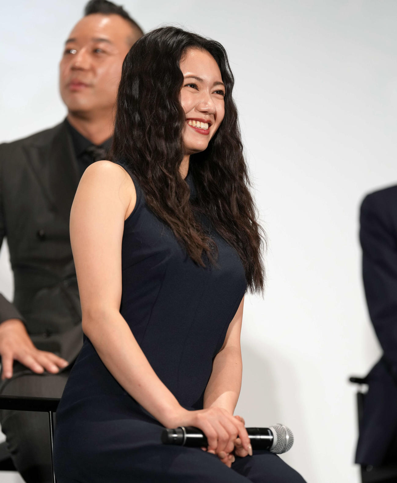 ドラマ「もしもこの世が舞台なら、楽屋はどこにあるのだろう」第1話完成披露試写会に登場し笑顔を見せる二階堂ふみ（撮影・小島史椰）