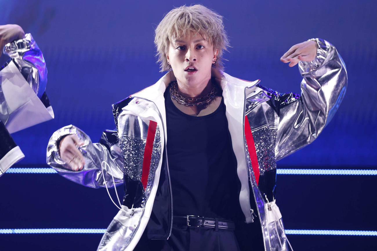 「GENERATIONS LIVE TOUR 2025　“6IX SENSE”」初日公演でパフォーマンスする白濱亜嵐