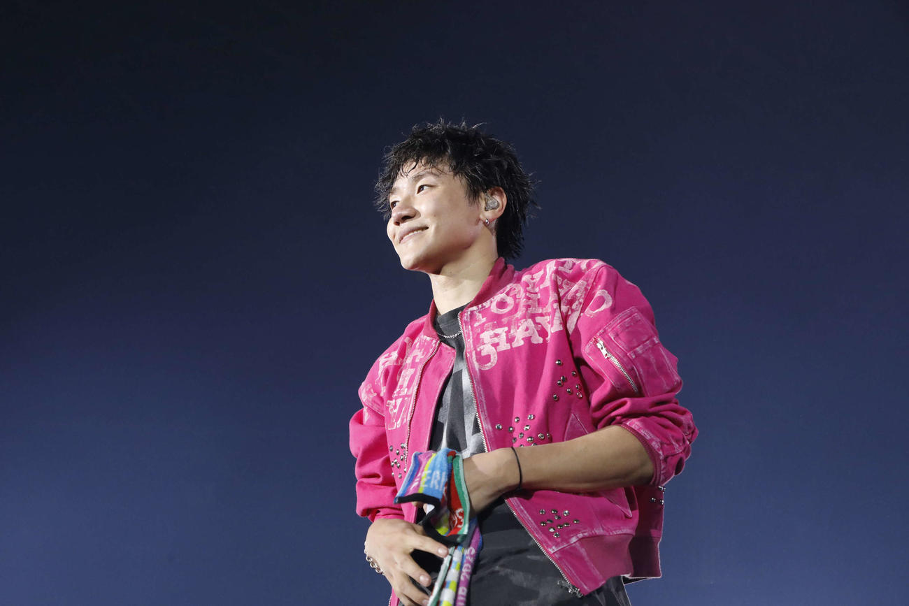 「GENERATIONS LIVE TOUR 2025　“6IX SENSE”」初日公演でパフォーマンスする小森隼