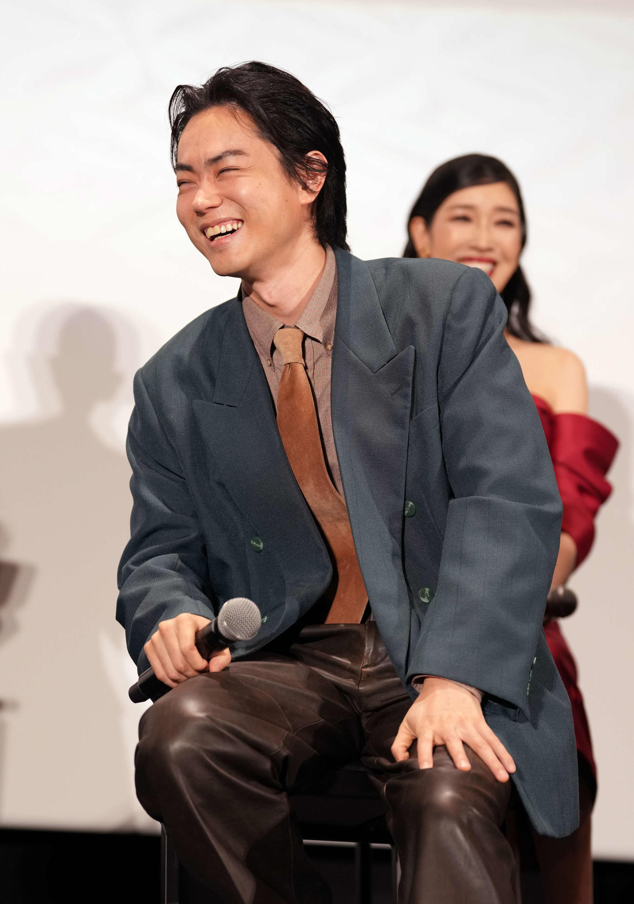 ドラマ「もしもこの世が舞台なら、楽屋はどこにあるのだろう」第1話完成披露試写会に登場し笑顔を見せる菅田将暉（撮影・小島史椰）