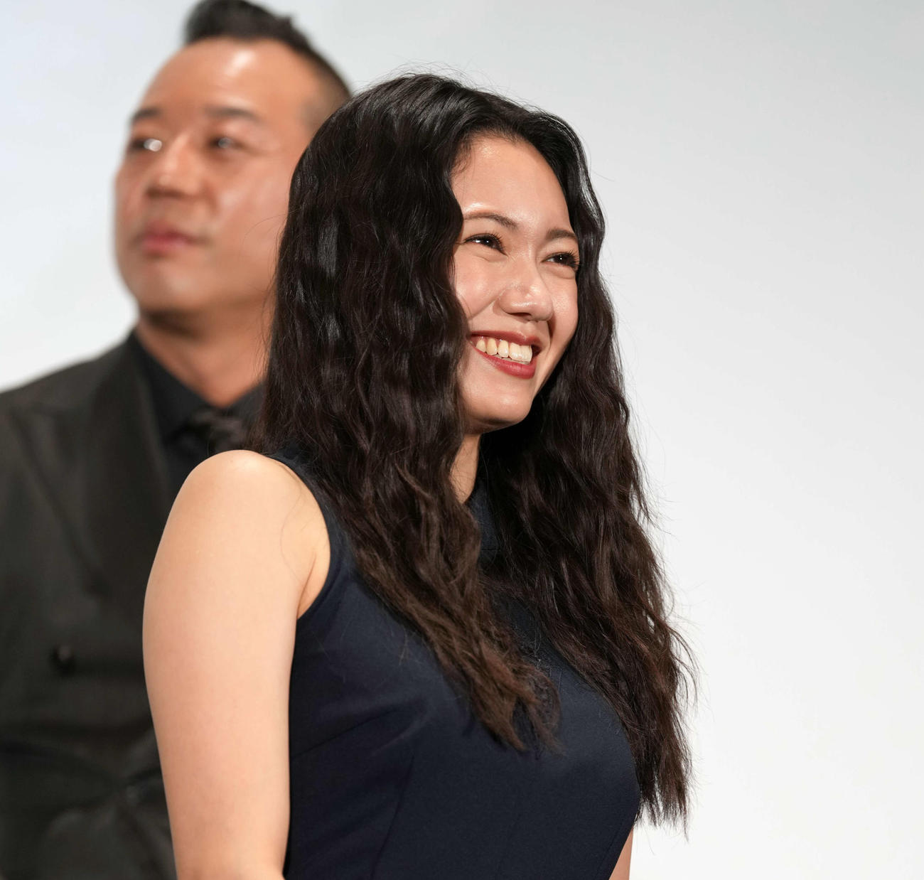 ドラマ「もしもこの世が舞台なら、楽屋はどこにあるのだろう」第1話完成披露試写会に登場し笑顔を見せる二階堂ふみ（撮影・小島史椰）