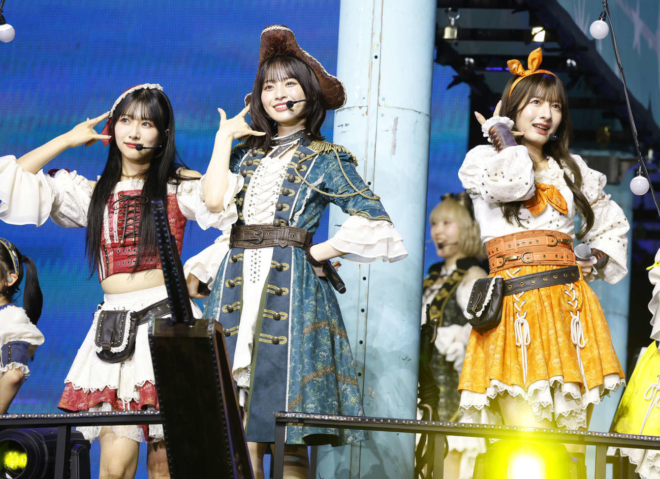 全国ツアー最終公演に出演した、左から≠MEの蟹沢萌子、冨田菜々風、河口夏音（C）YOANI
