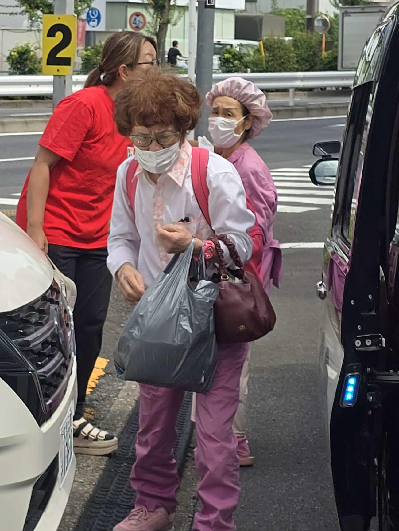 火災から一夜明け、タクシーで帰宅した林家ペーとパー子