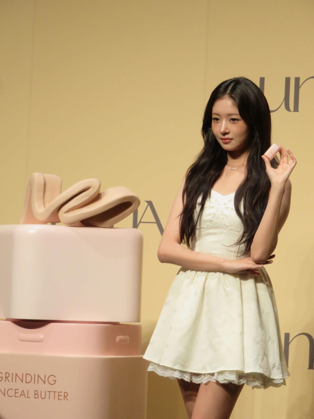 「LUNA×IVE REI　グラインディングコンシールバターイベント」に登壇したIVEのレイ