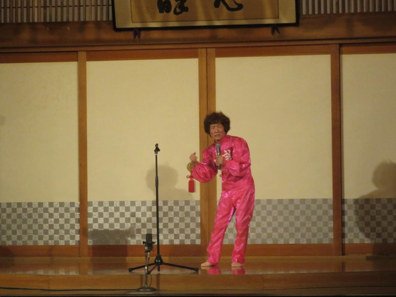 「津軽海峡・冬景色」のメロディーに乗せて「サザエさん」の歌詞を熱唱する林家ペー（2025年9月撮影）