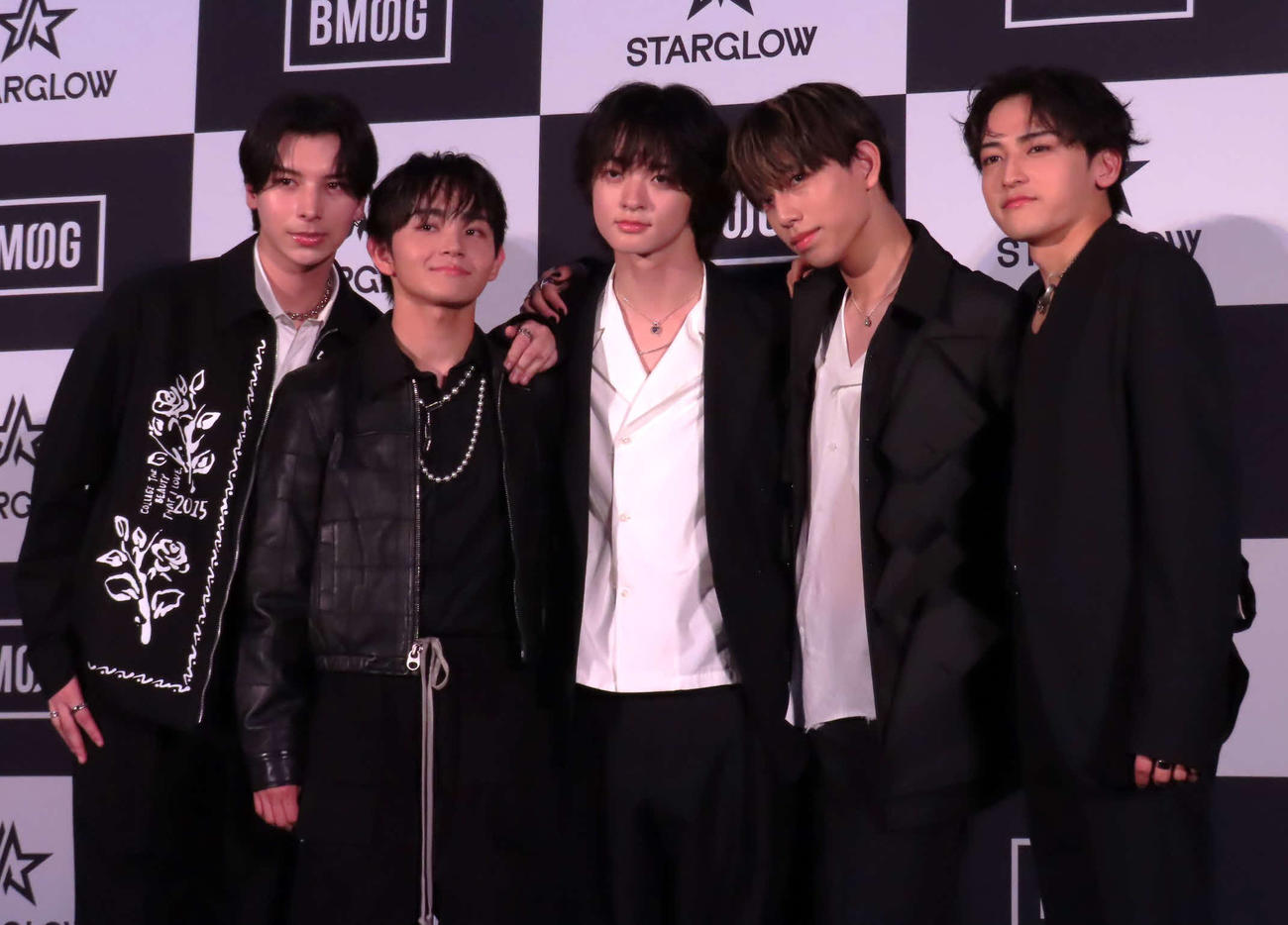 プレデビュー記者会見に出席したSTARGLOW。左からADAM、TAIKI、RUI、GOICHI、KANON