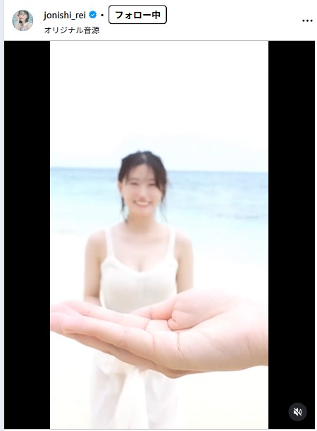 大胆露出ワンピース姿（上西怜のインスタグラムから）