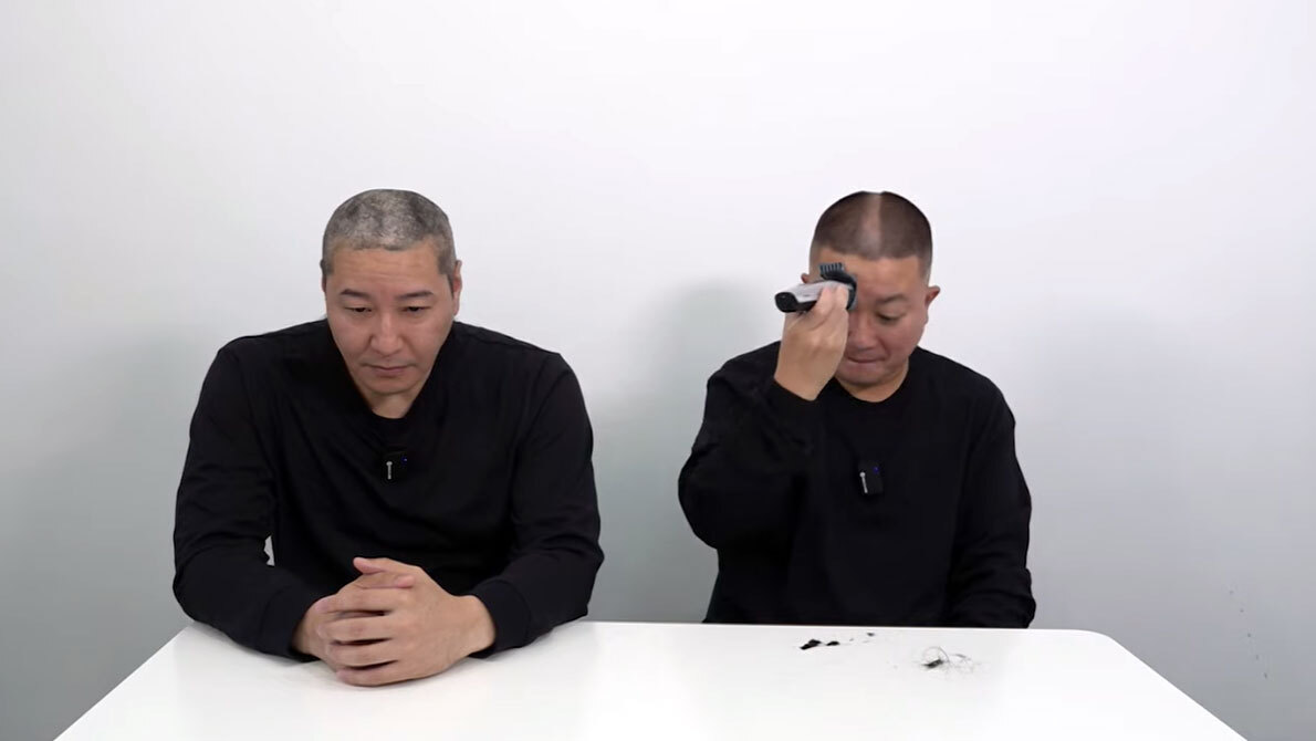 YouTubeでバリカンで丸刈りにした謝罪動画をアップしたチョコレートプラネットの長田（左）と松尾（チョコレートプラネットのYouTubeから）
