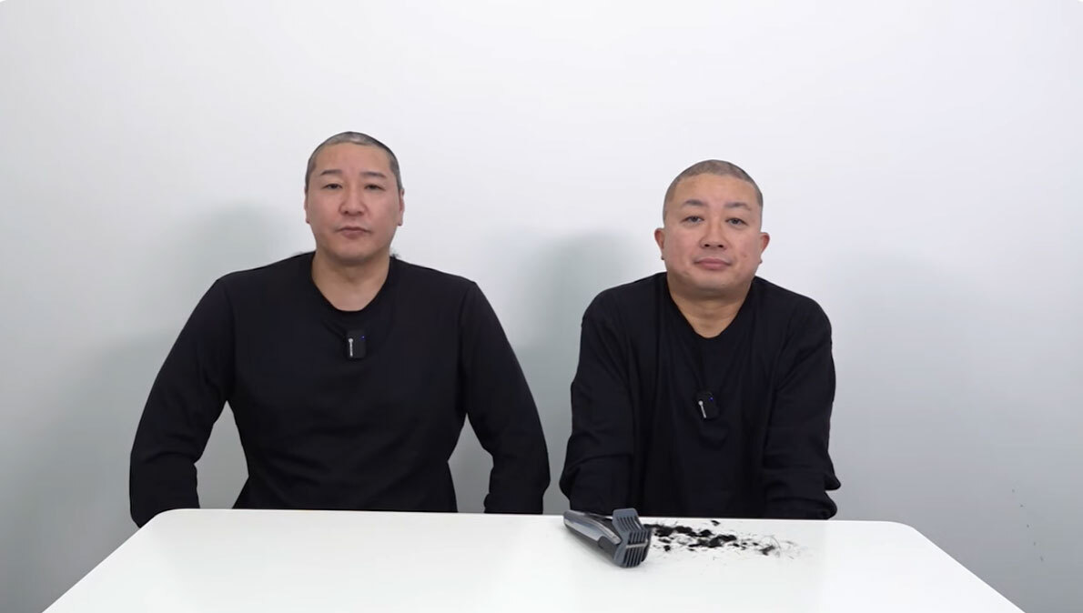 YouTubeでバリカンで丸刈りにした謝罪動画をアップしたチョコレートプラネットの長田（左）と松尾（チョコレートプラネットのYouTubeから）