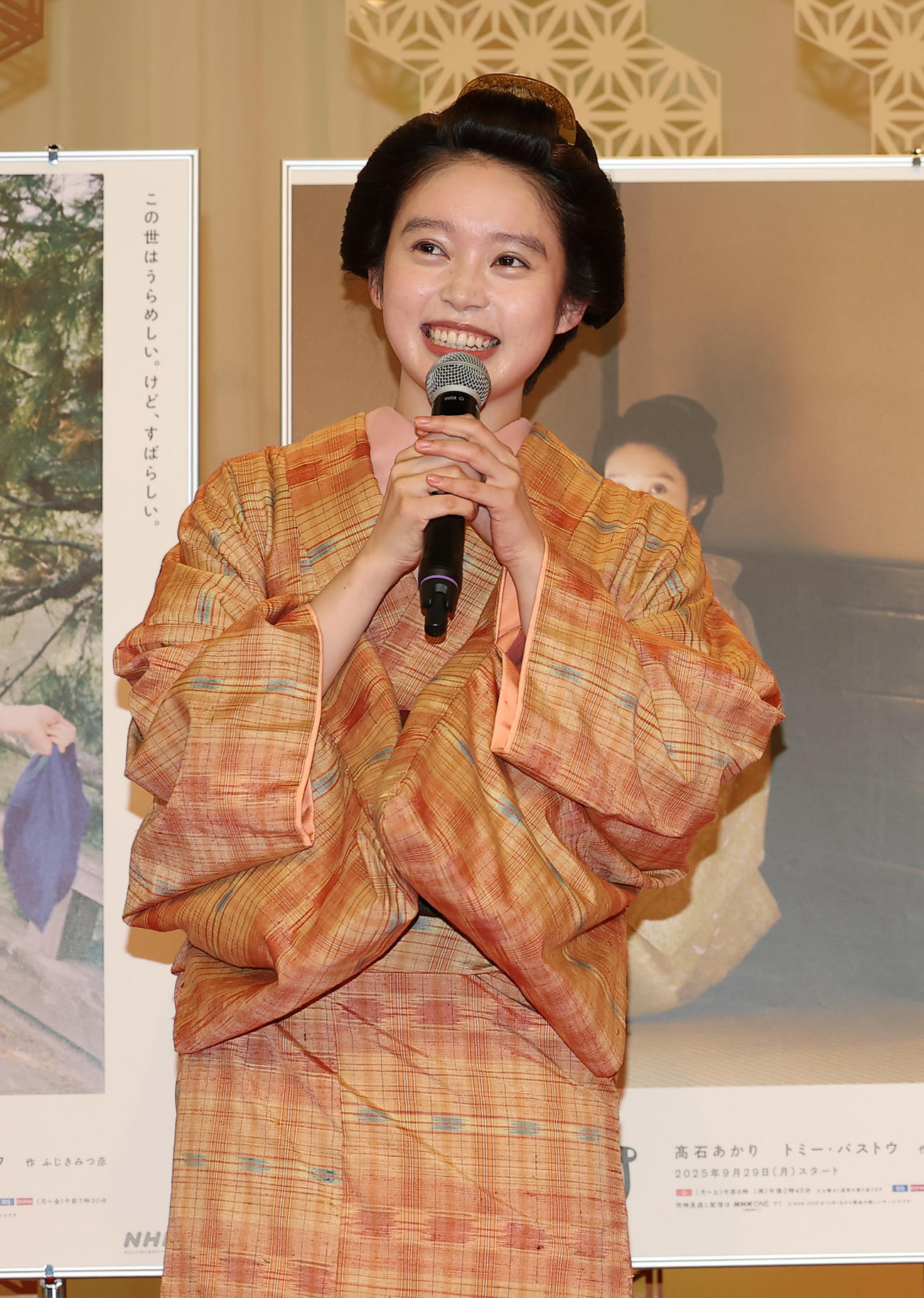 連続テレビ小説　バトンタッチセレモニーでインタビューを受ける「ばけばけ」ヒロインの髙石あかり（撮影・上田博志）