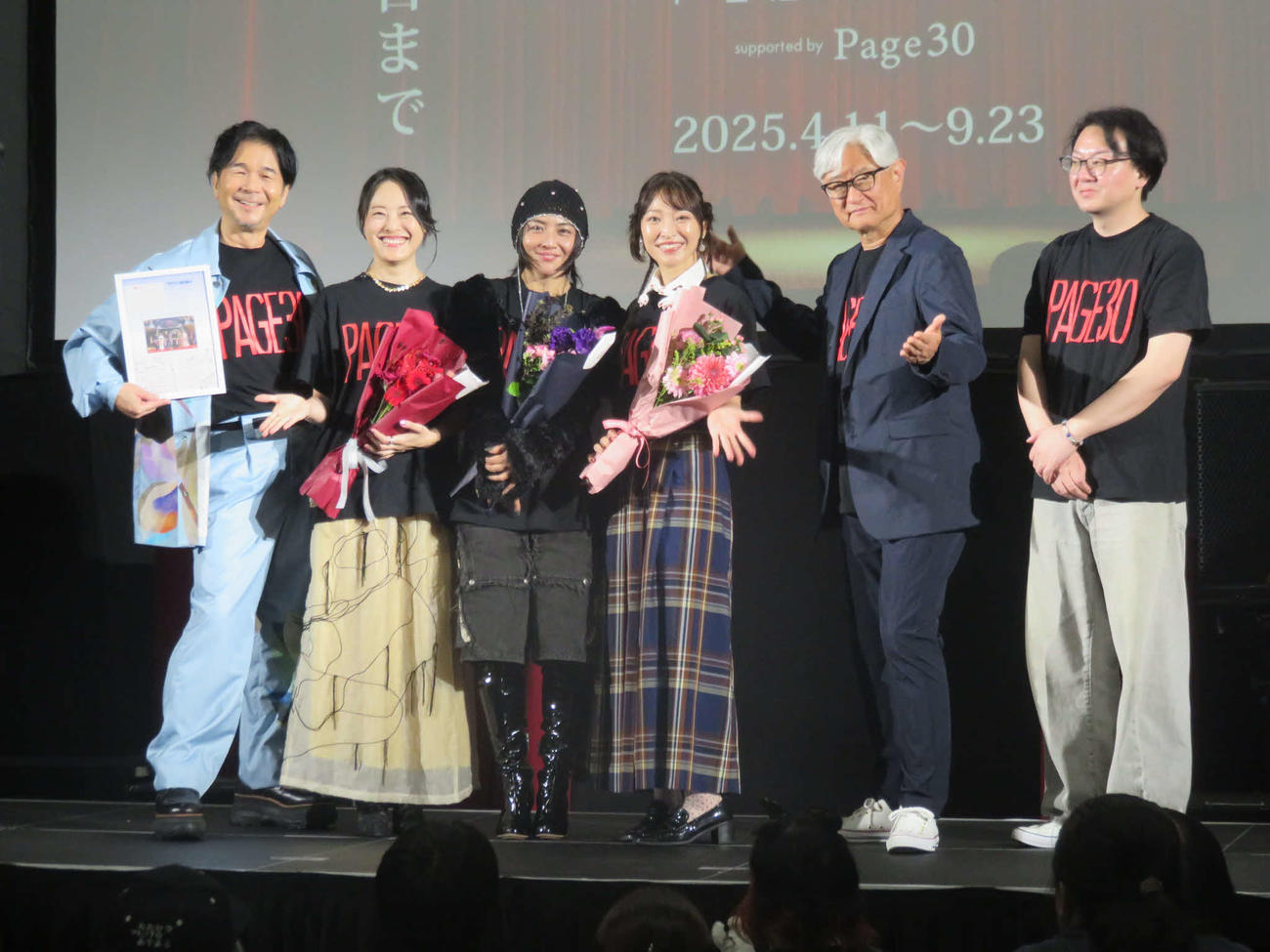 トークショー「「コレデサヨナラ！渋谷ドリカムシアター！」に出席した、左から中村正人、林田麻里、MAKIII、広山詞葉、堤幸彦監督、井上テテ氏