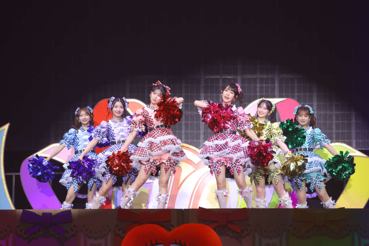 「超ときめきハート宣伝部のきみのハートにロックオンTOUR 2025　～10th Anniversary～」でパフォーマンスする超ときめきハート宣伝部。左から辻野かなみ、杏ジュリア、坂井仁香、小泉遥香、菅田愛貴、吉川ひより