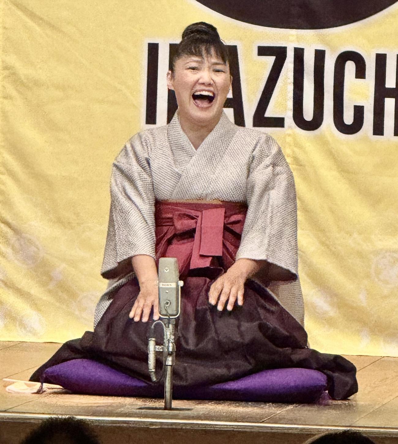 上野・鈴本演芸場のトリで「徂徠豆腐」を演じる林家なな子

