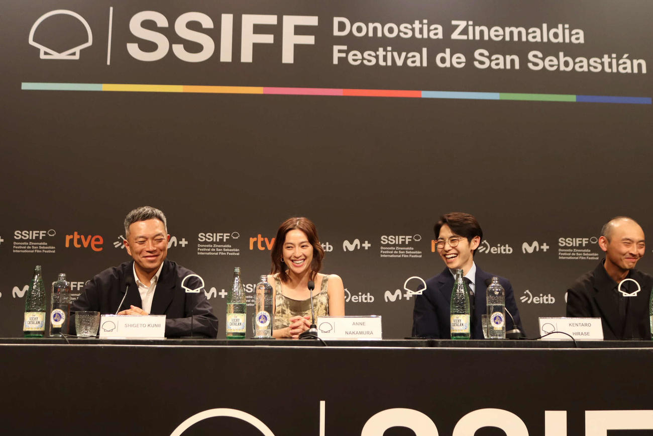 サンセバスチャン映画祭コンペティション部門に出品された「災　劇場版」記者会見に参加した、左2人目から中村アン、関友太郎監督、平瀬謙太朗監督（C）WOWOW