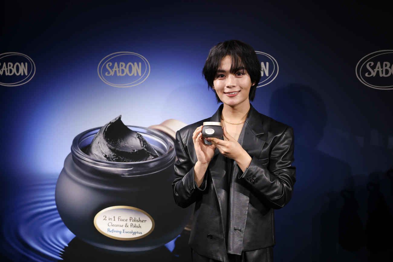 「SABON NOIR Discovery Loungeオープニングセレモニー」にゲスト登壇したなにわ男子の大西流星