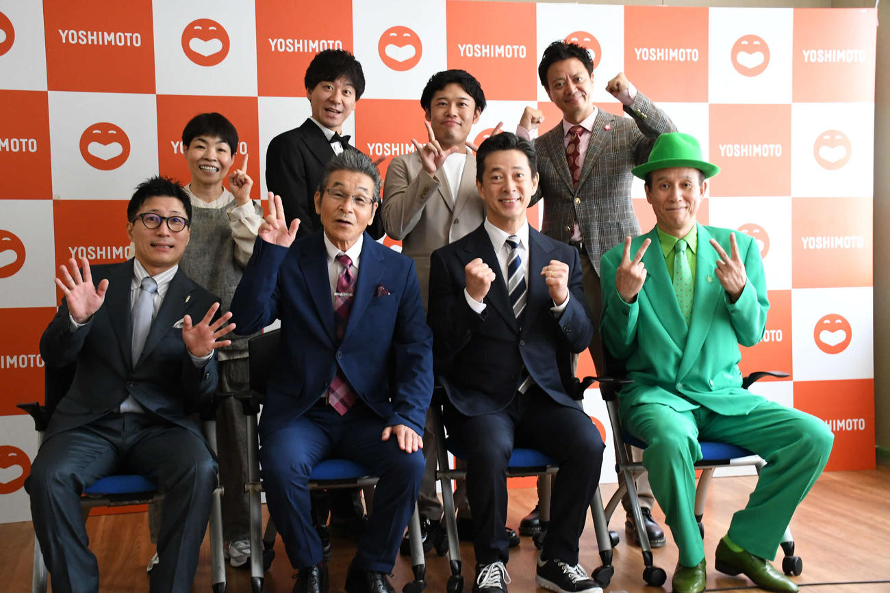 吉本新喜劇の、前列左からすっちー、間寛平、西川忠志、中條健一、後列左から山田花子、新名徹郎、筒井亜由貴、佐藤太一郎（撮影・阪口孝志）