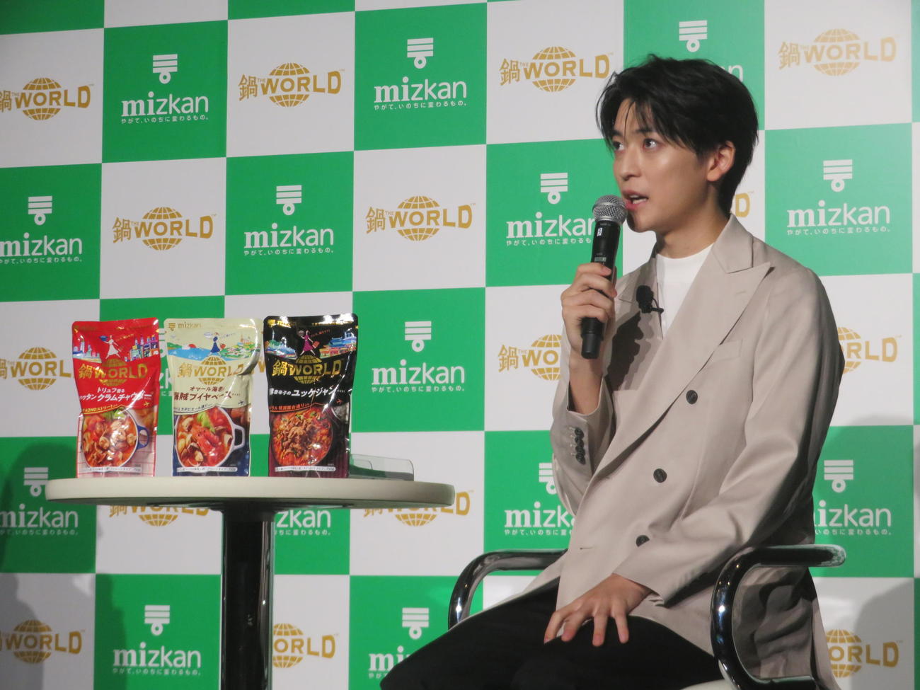 ミツカン「鍋THE WORLD」新CM発表会でトークする高橋文哉（撮影・川田和博）