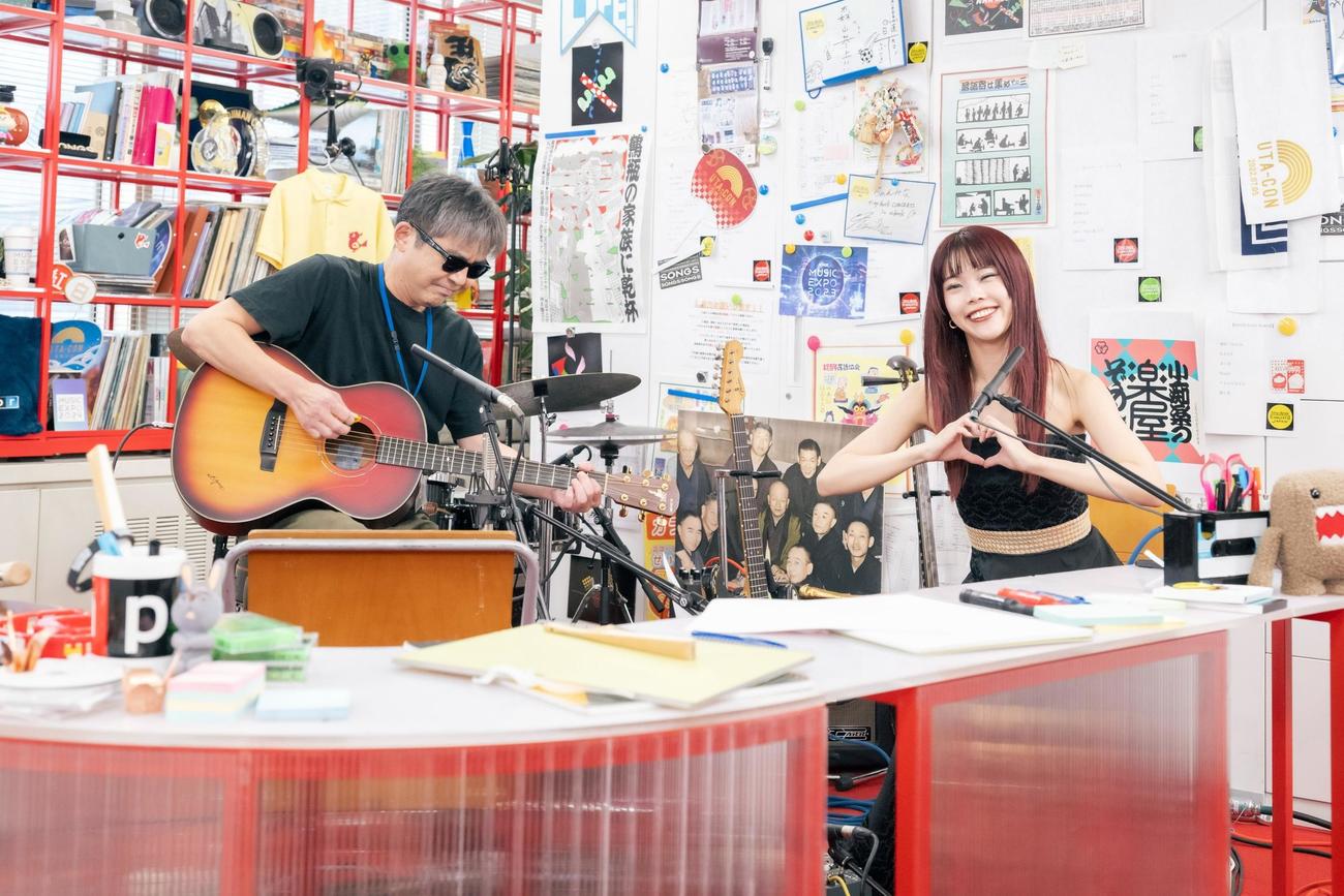 「tiny desk concerts JAPAN」収録でコラボする向井秀徳（左）とアイナ・ジ・エンド