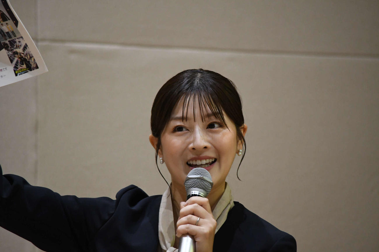 番組改編会見の司会を務めた読売テレビ中村秀香アナウンサー（撮影・阪口孝志）