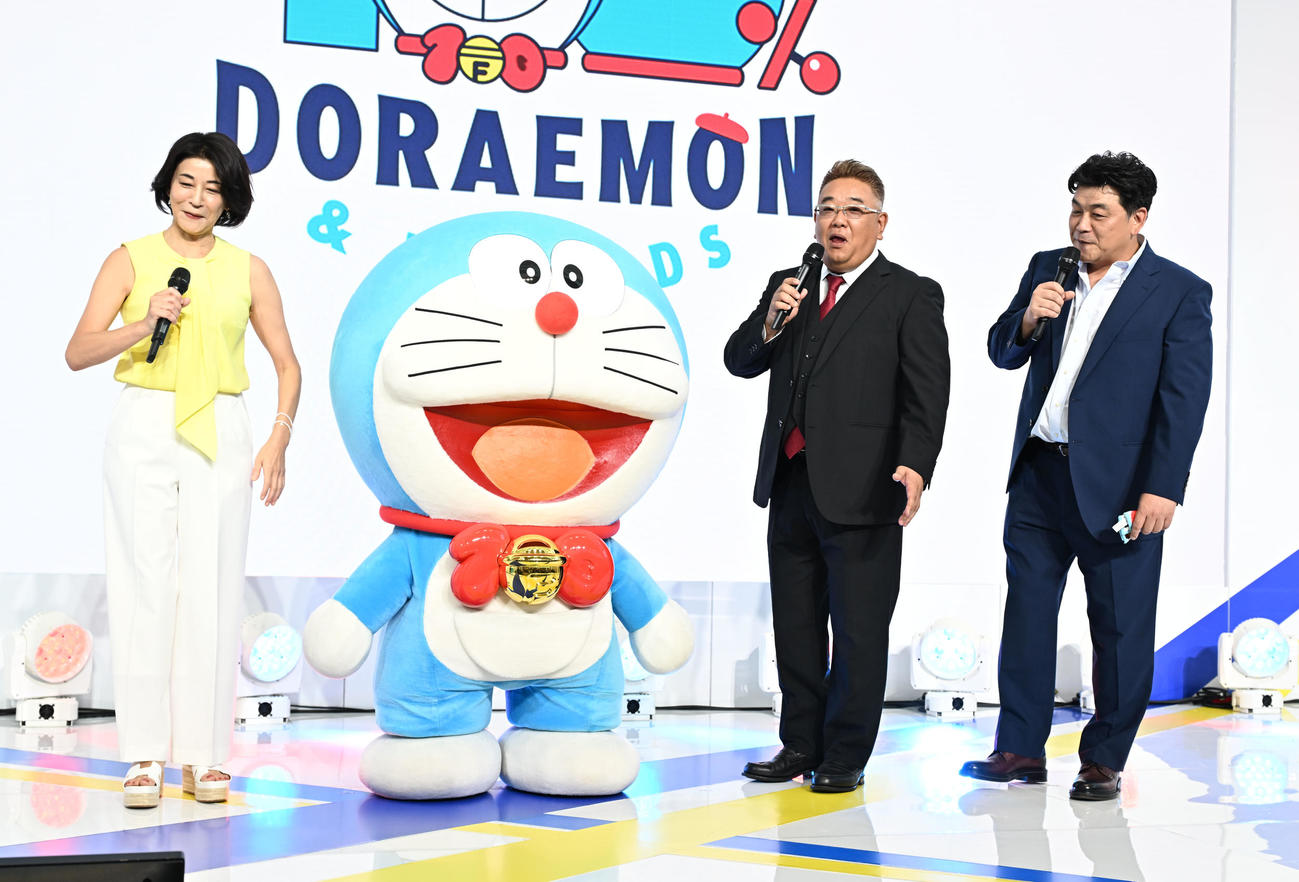 来春開業予定の複合型エンタテインメント施設「東京ドリームパーク」コンテンツ発表会に出席した、左から高嶋ちさ子、サンドウィッチマンの伊達みきお、富澤たけし（撮影・千葉一成）