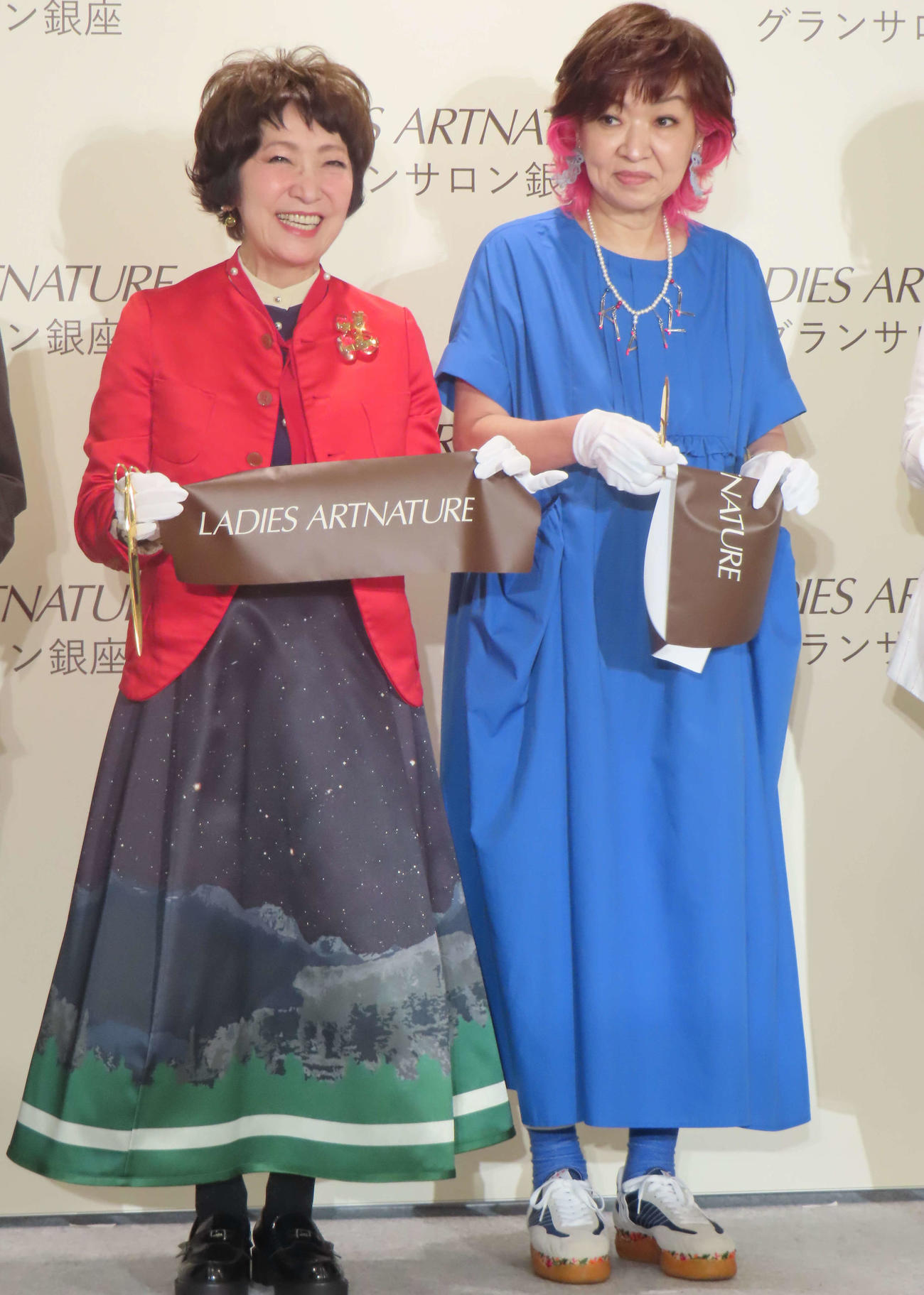 「グランサロン銀座」オープン記念イベントに登壇した森山良子（左）と清水ミチコ