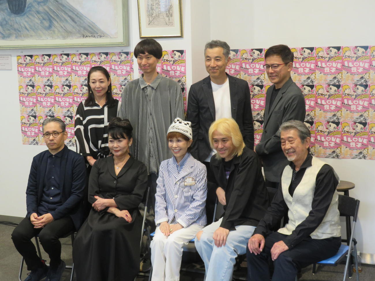 ミュージカル・コメディ「I LハートVE　豆子」の記者発表に臨んだ、上段左から木村なおみ、厚木拓郎、土屋良太、樋口浩二、下段左から作・演出の横山一真氏、東てる美、うつみ宮土理、正木慎也、川端槇二