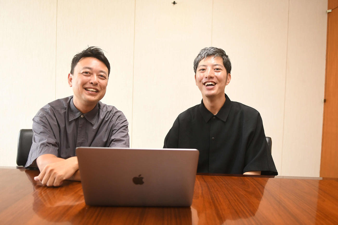 UX「夢のスタート！」を制作する肥田ディレクター（左）と山田ディレクター