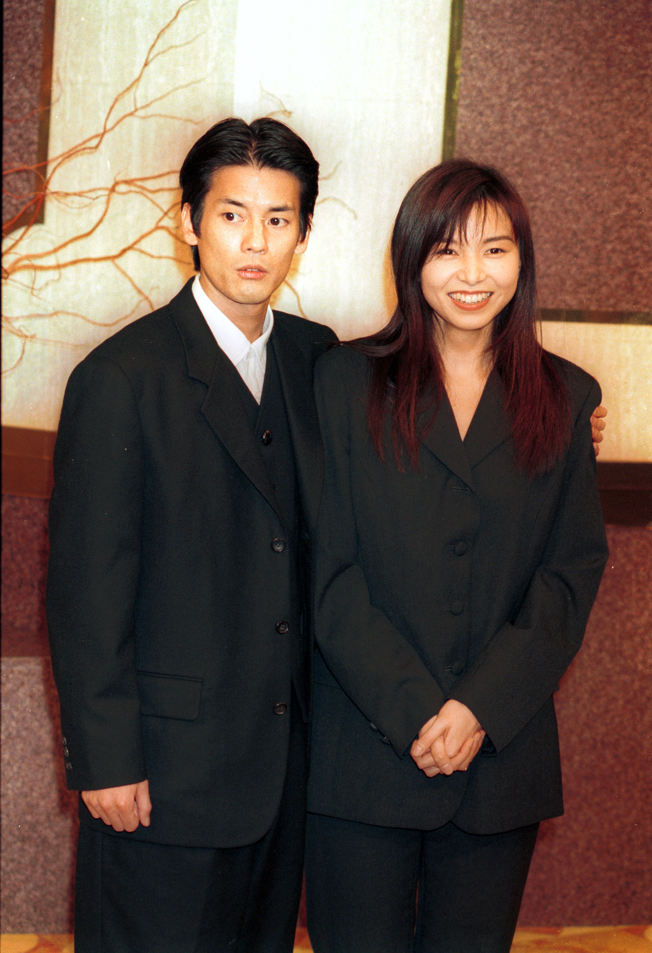 結婚して会見した唐沢寿明、山口智子（1995年12月撮影）