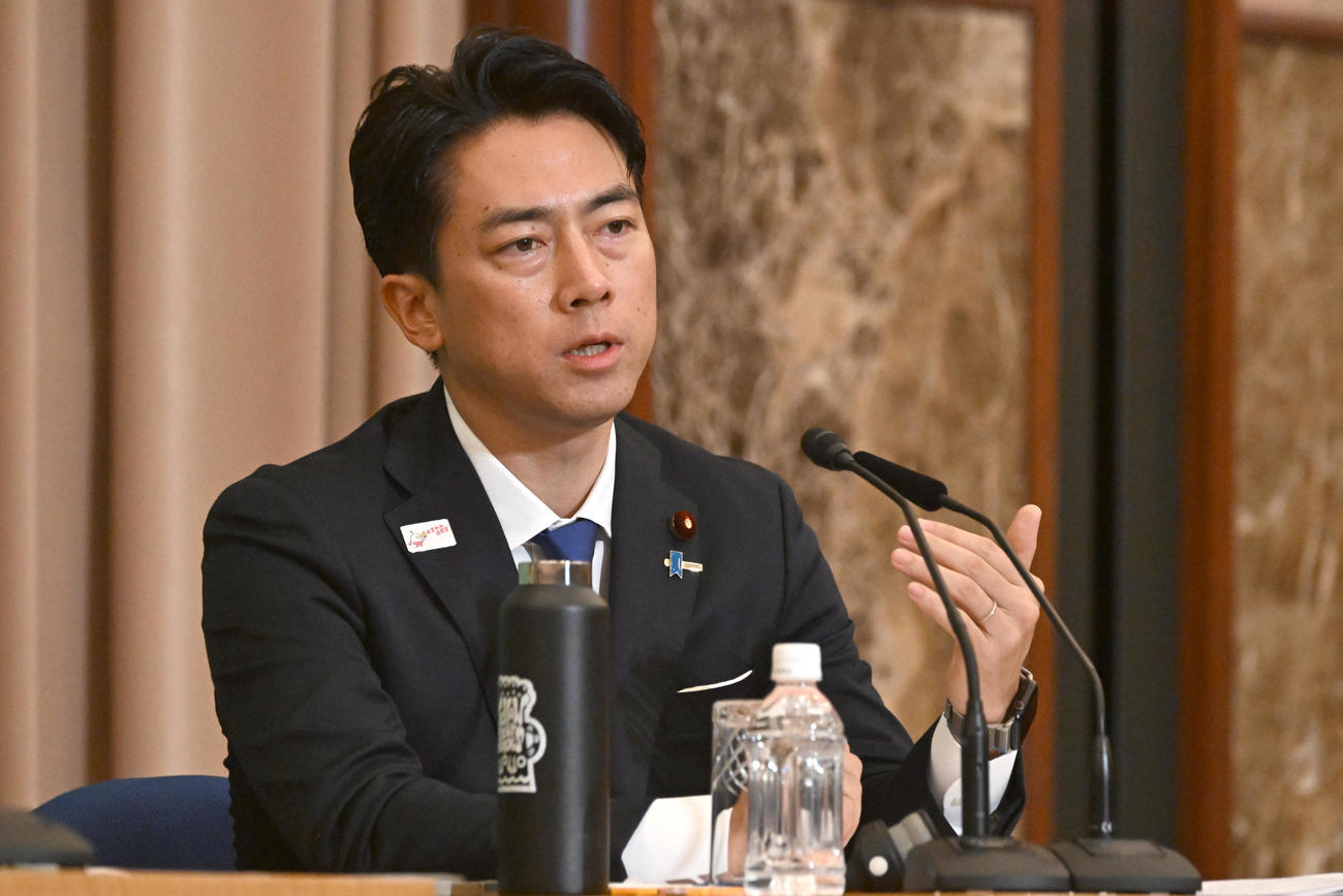 日本記者クラブ主催の討論会に参加した小泉進次郎農水相（2025年9月24日、代表撮影）