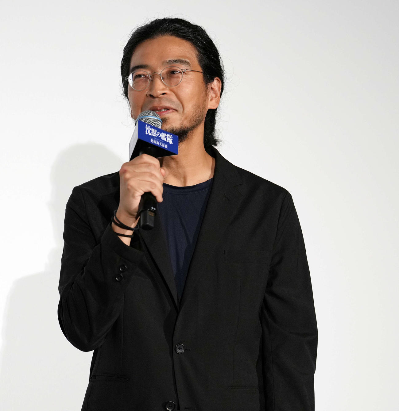 映画「沈黙の艦隊　北極海大海戦」初日舞台あいさつに登場し思いを語る吉野耕平監督（撮影・小島史椰）