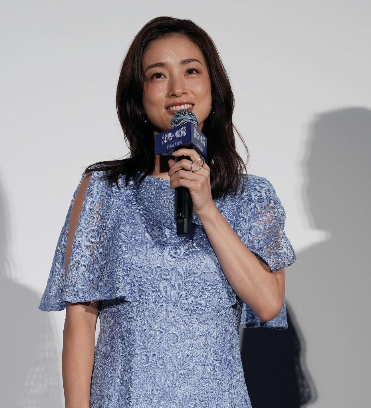 映画「沈黙の艦隊　北極海大海戦」初日舞台あいさつに登場する上戸彩（撮影・小島史椰）