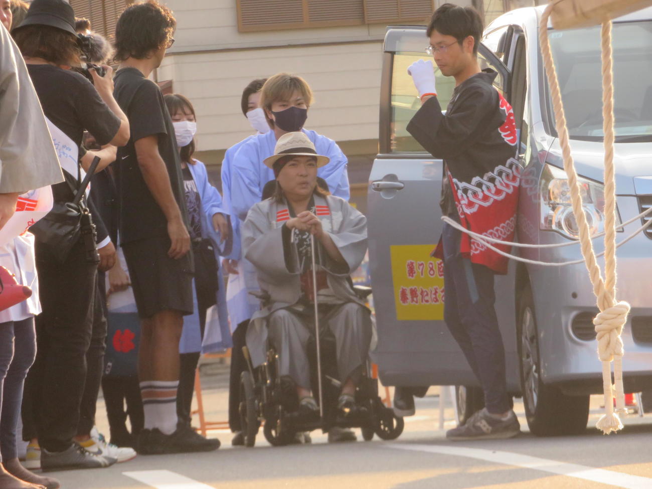 地元「秦野たばこ祭」で、車いすながらも元気な姿を見せたLUNA SEA真矢（撮影・川田和博）
