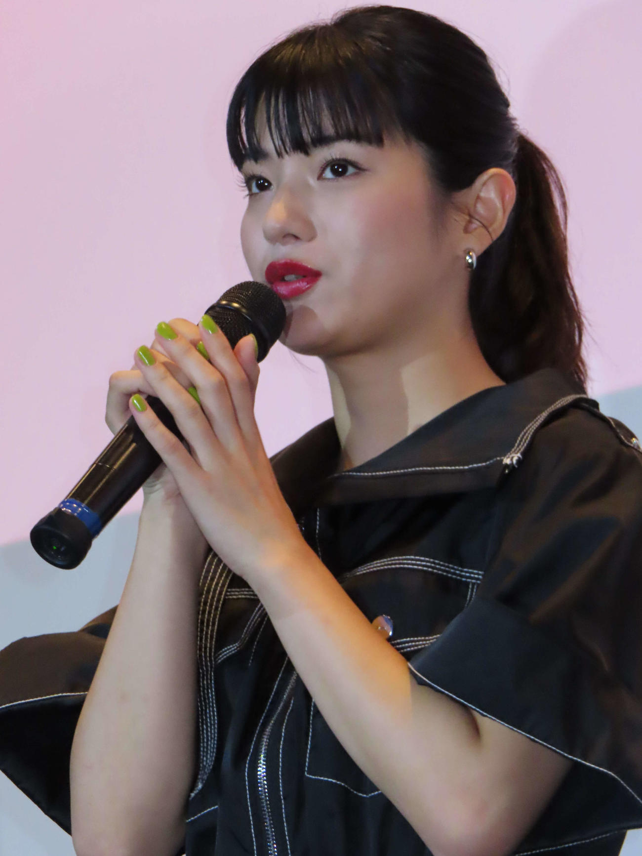 映画「サラバ、さらんへ、サラバ」の舞台あいさつに登壇した蒔田彩珠
