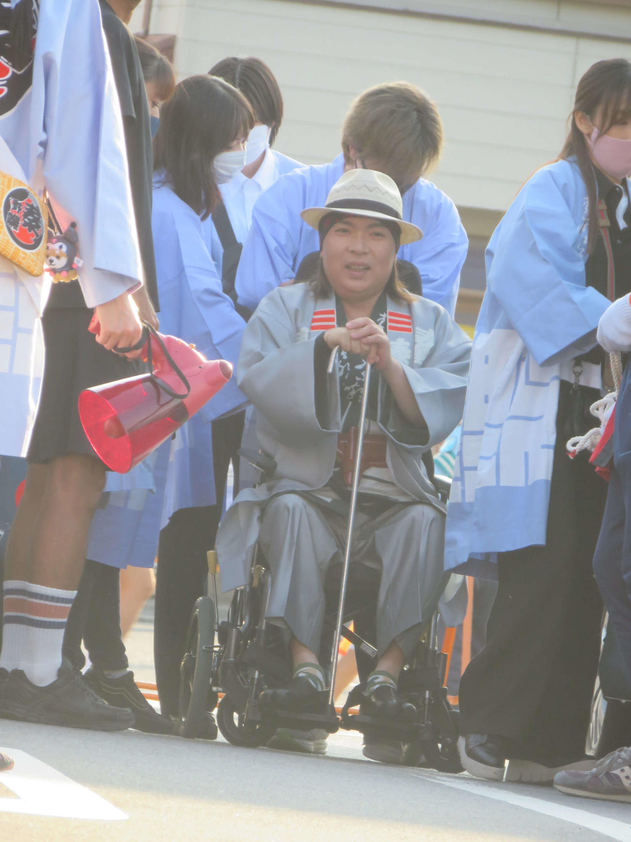 地元「秦野たばこ祭」で、車いすながらも元気な姿を見せたLUNA SEA真矢（撮影・川田和博）