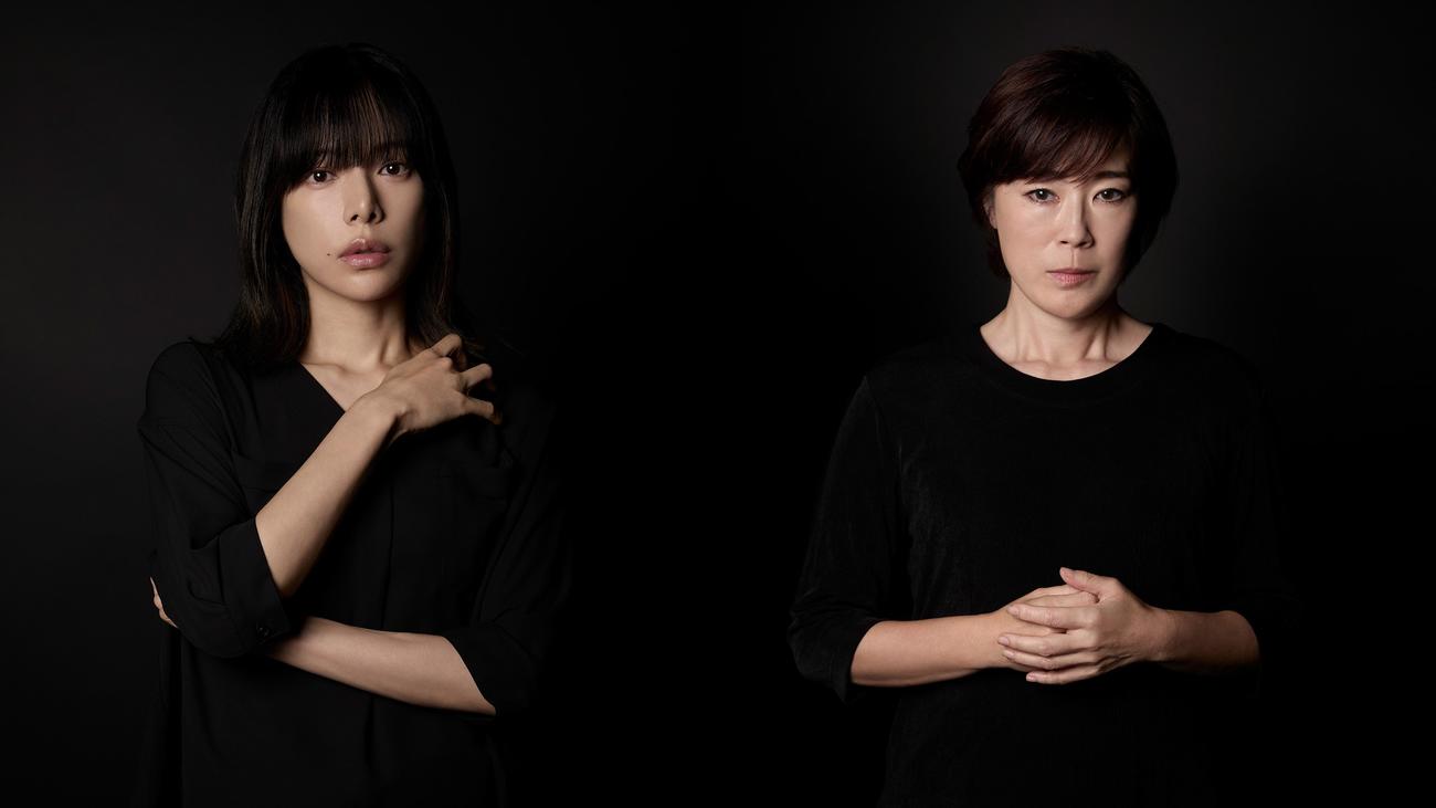 WOWOW「連続ドラマW　シャドウワーク」に出演する桜井ユキ（左）、寺島しのぶ