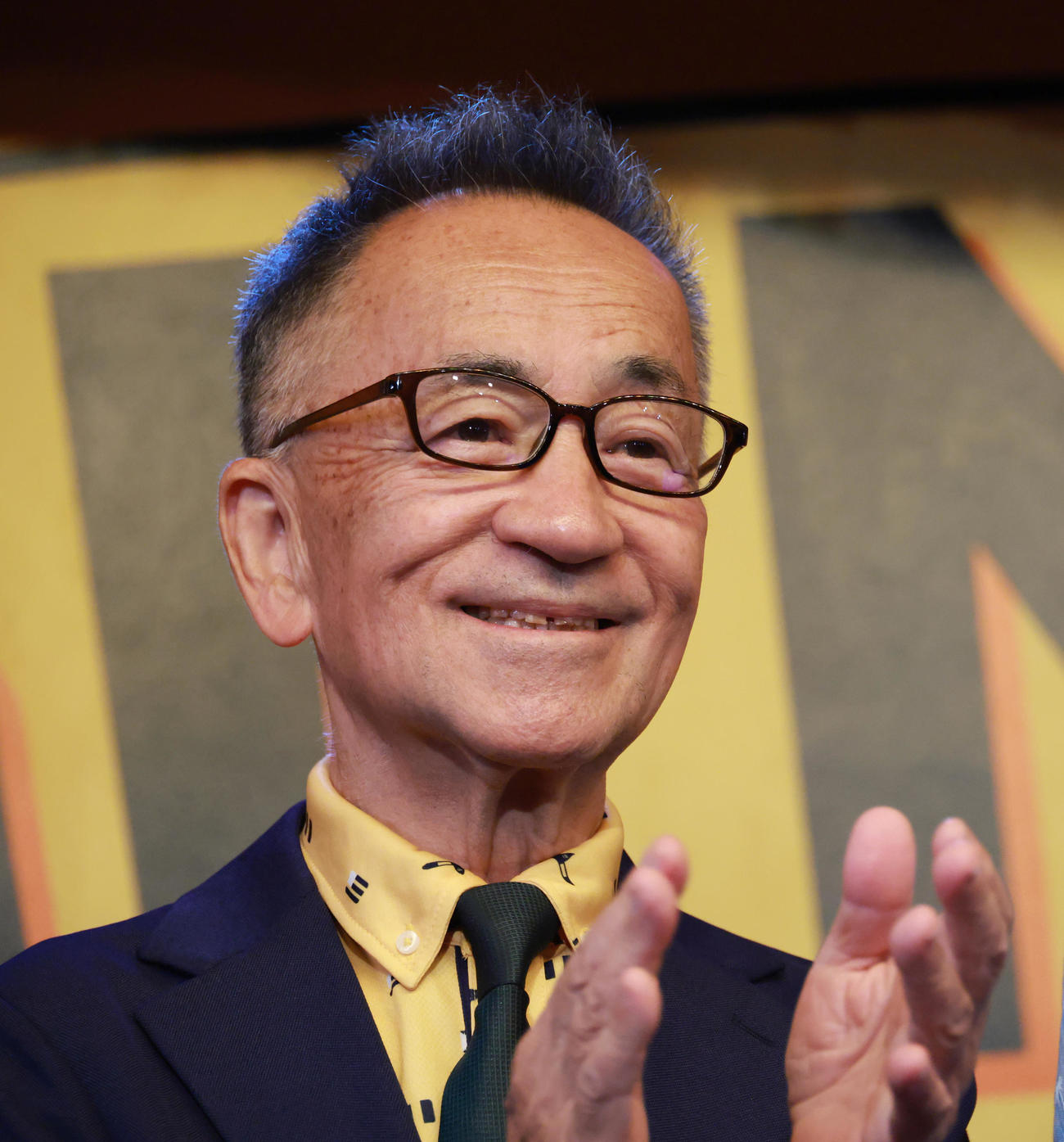 菅原孝さんとの思い出を語るせんだみつお（撮影・中島郁夫）