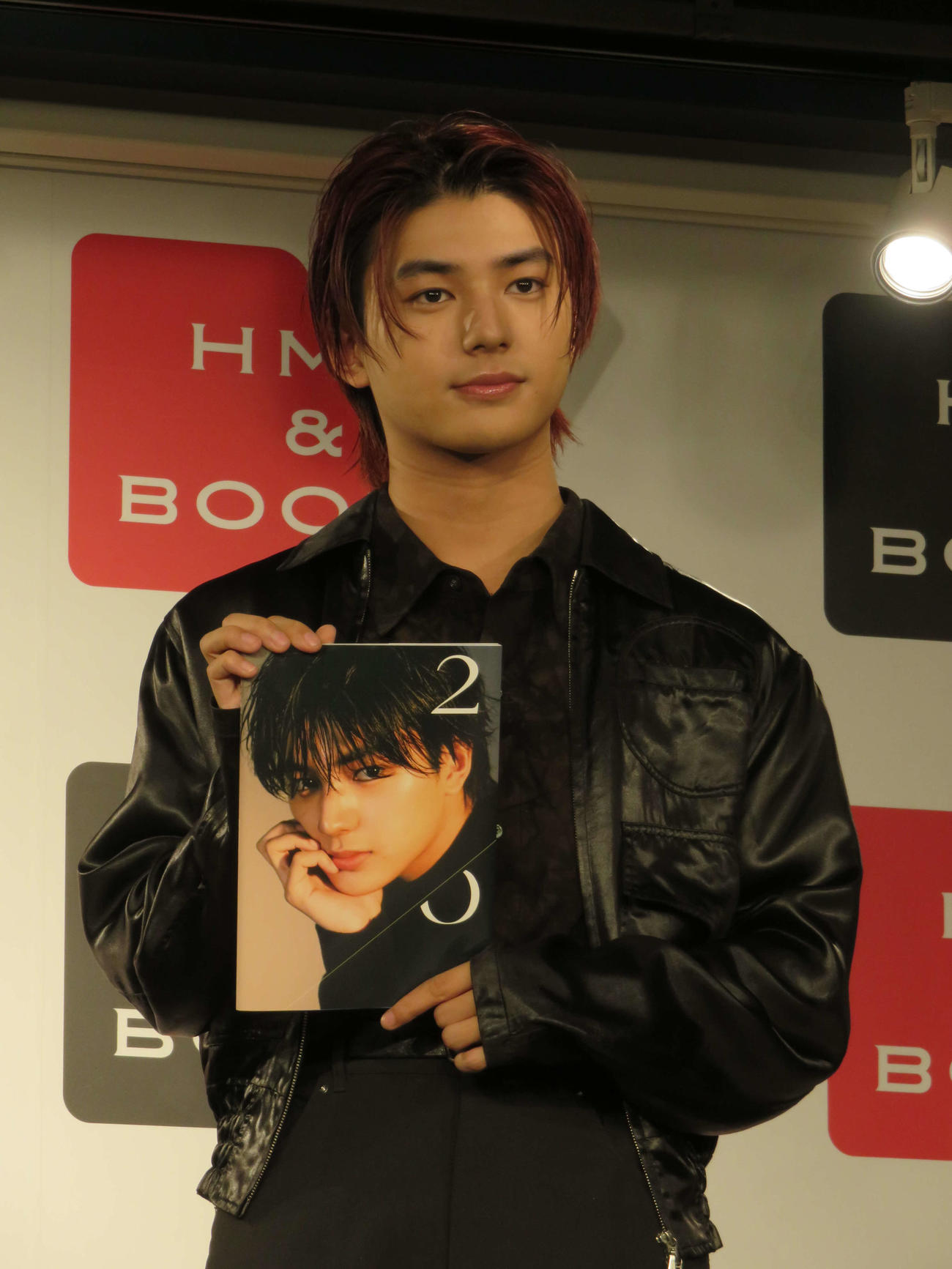 写真集「20」発売記念イベント取材会に臨んだ荒木飛羽