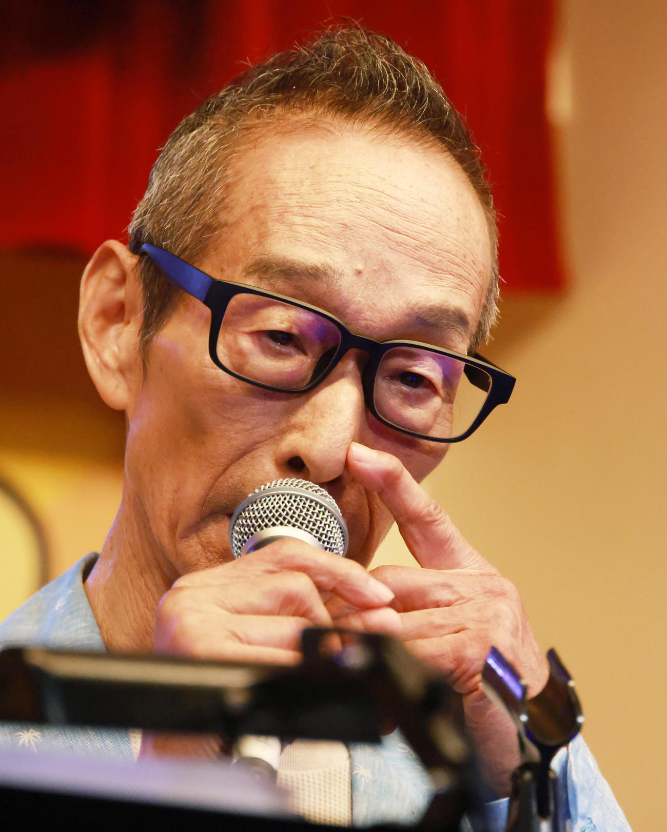 兄・菅原孝さんとの思い出を語る菅原進（撮影・中島郁夫）