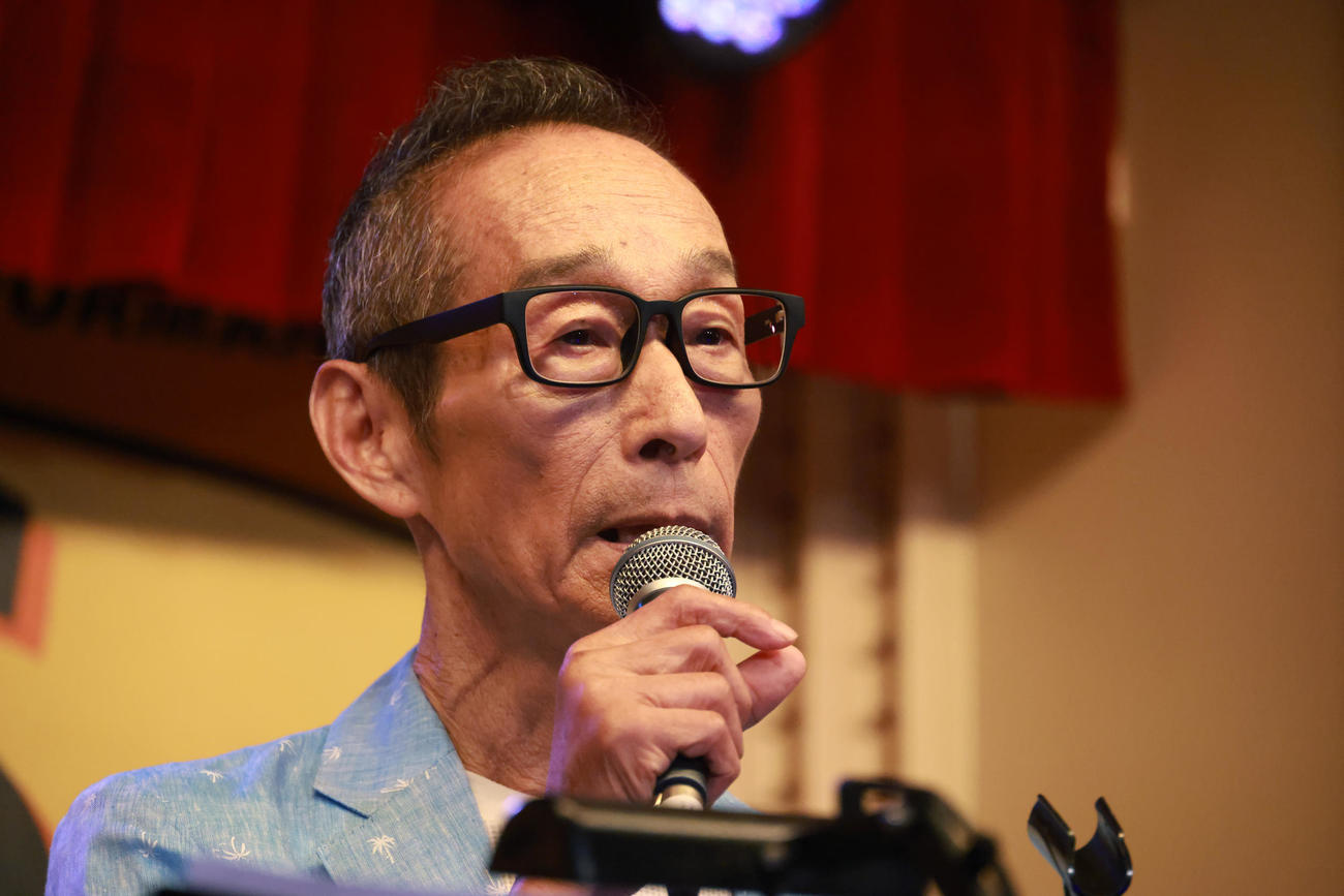 兄・菅原孝さんとの思い出を語る菅原進（撮影・中島郁夫）